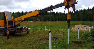 Закручивание винтовых свай в Кореновск. Аренда машины для закручивания свай цена от 2842 руб